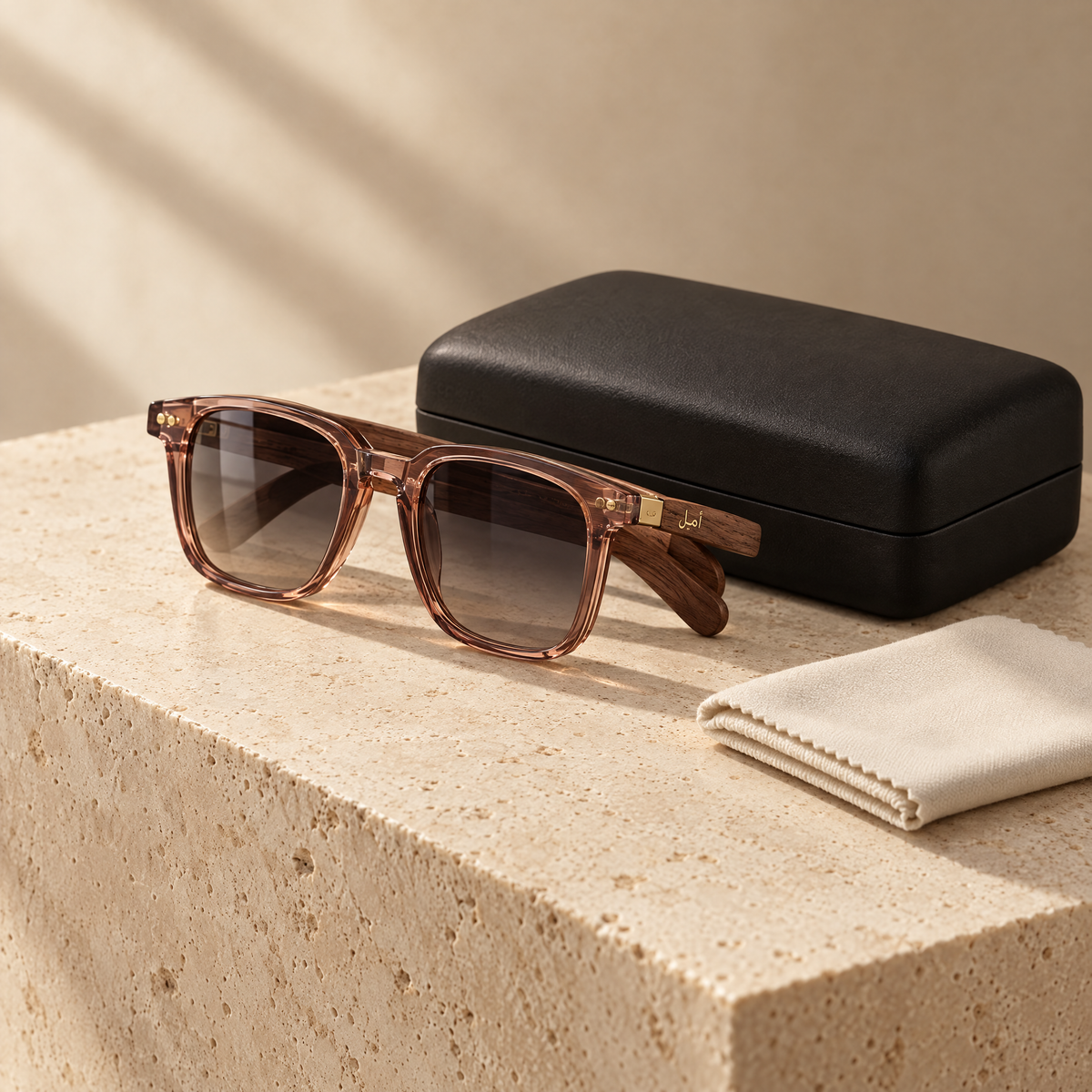Zayd sunglasses with case and cleaning cloth